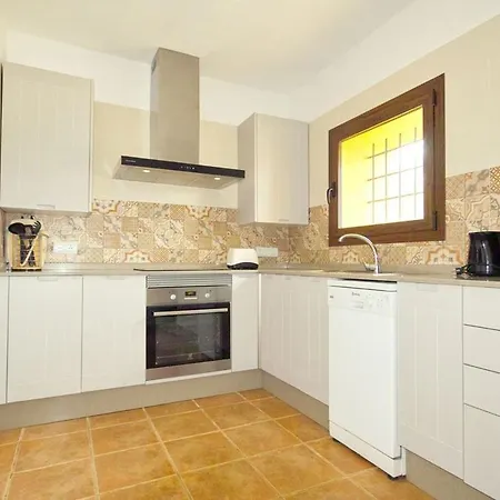 Colonial Wifi, Private Swimmingpool, Aircon *