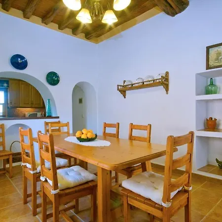 Colonial Wifi, Private Swimmingpool, Aircon Villa *